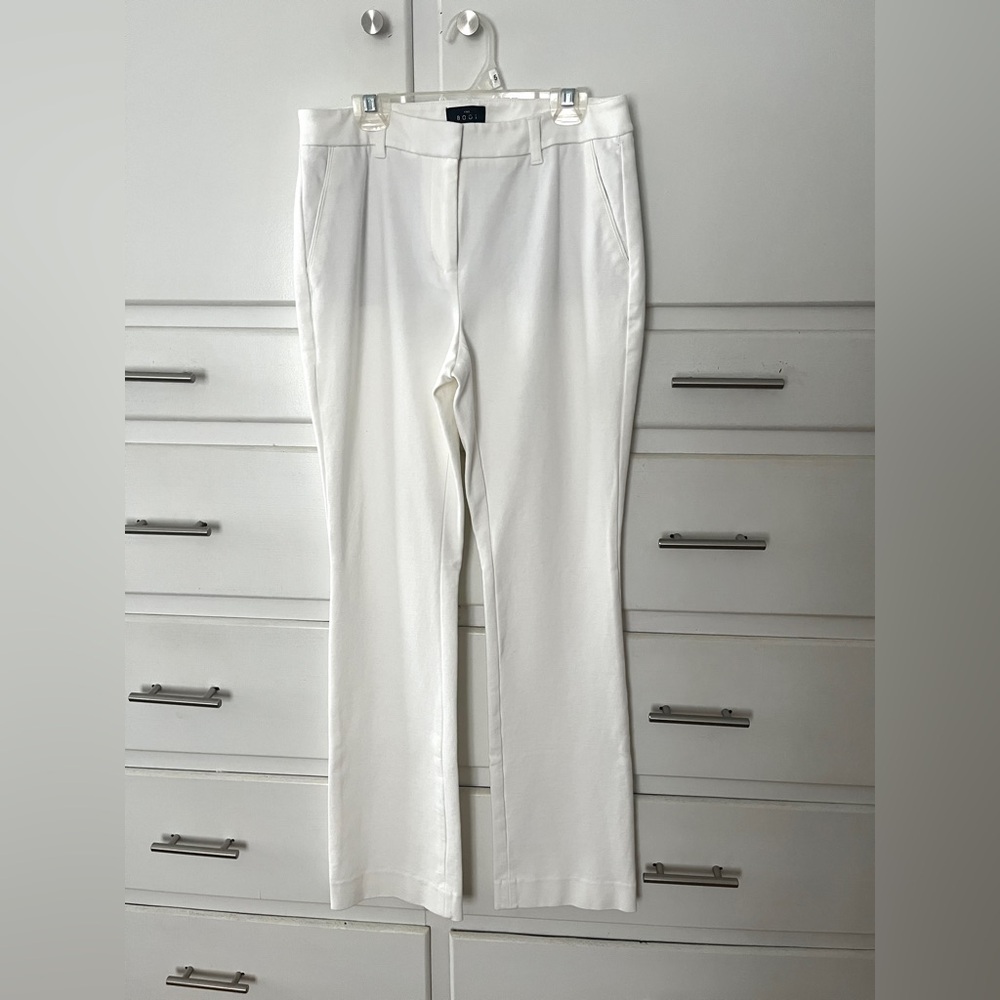 🆕 White House Black Market The Boot Dress Pants in ecru size 2